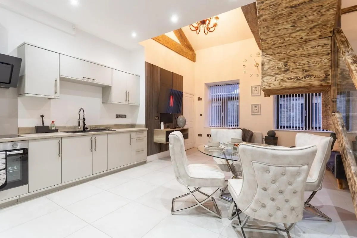 Bradford Luxury Central Apartment With Jacuzzi