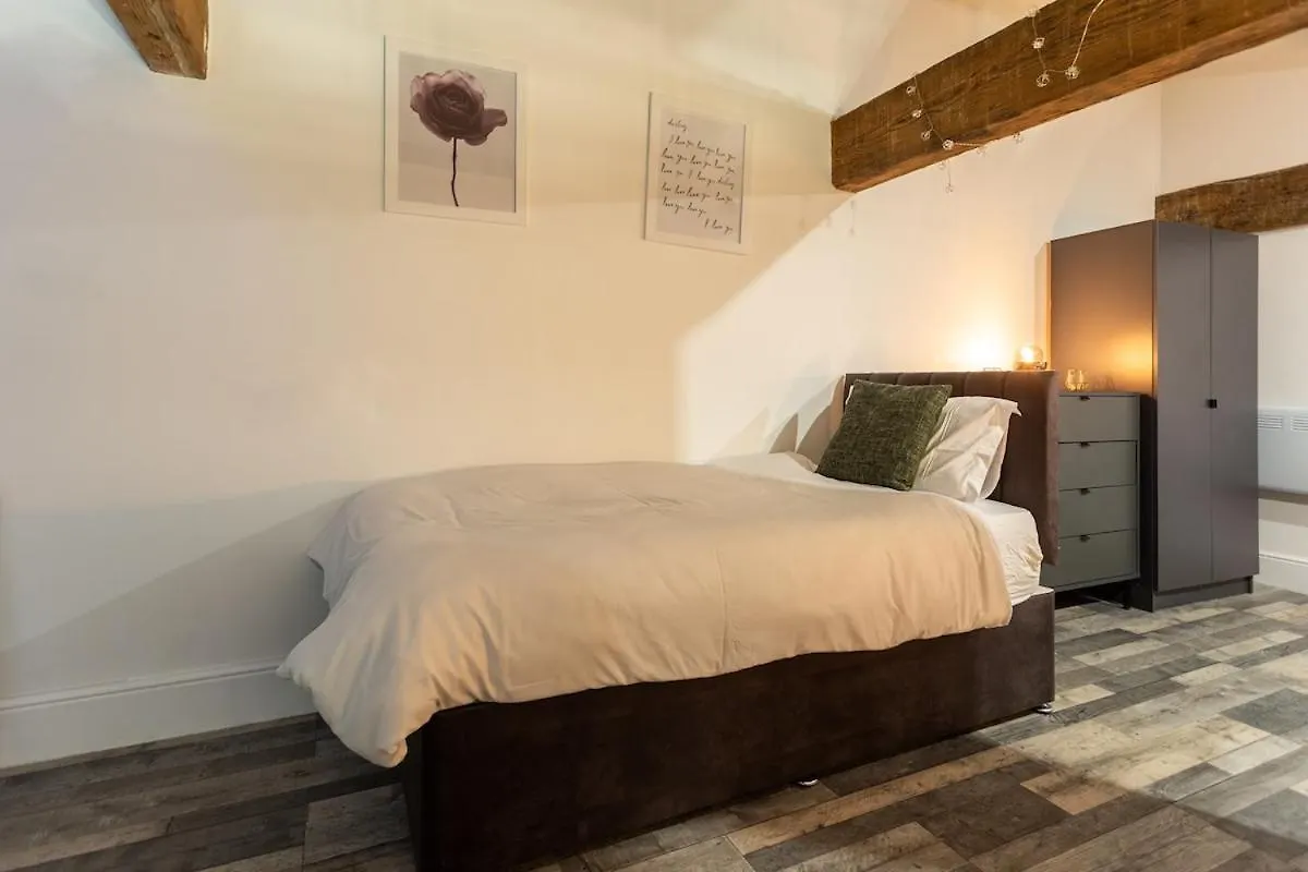 Bradford Luxury Central Apartment With Jacuzzi  Bradford (West Yorkshire)